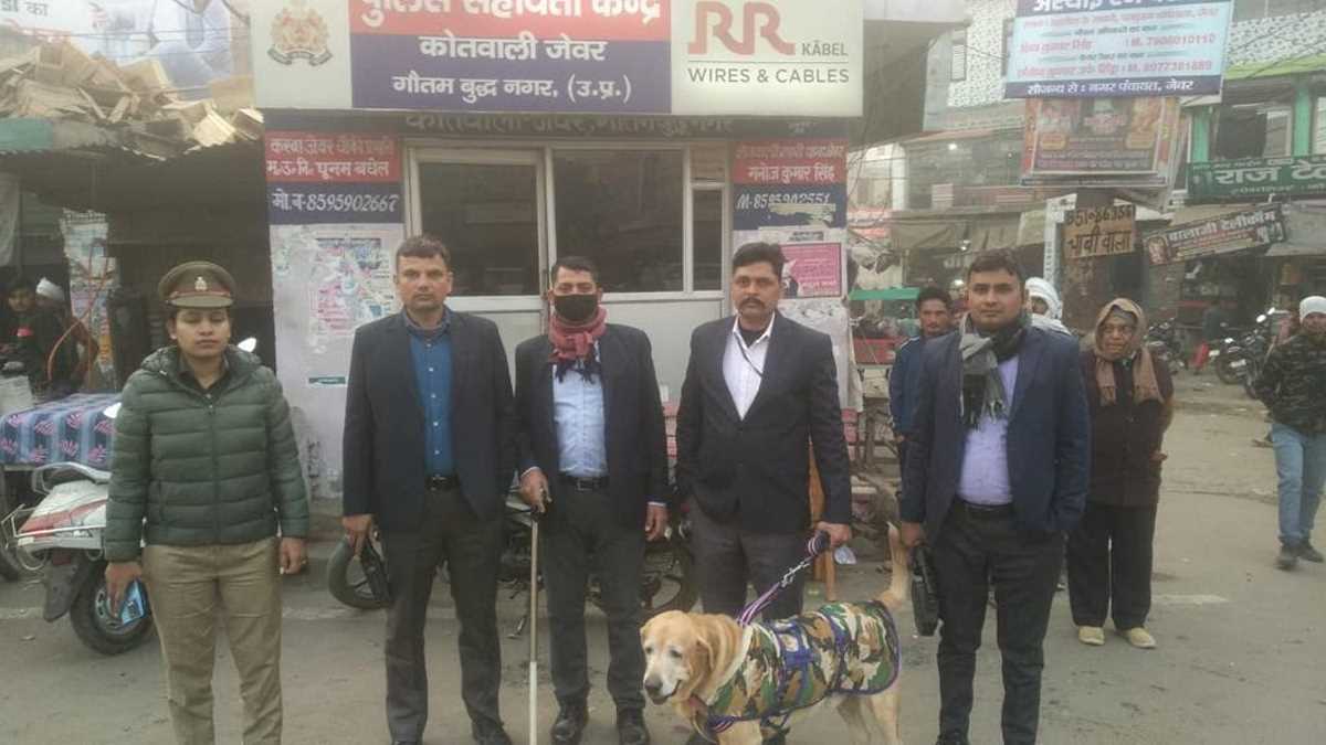 बाजार व भीड़भाड़ वाले स्थानों पर डॉग स्क्वायड टीम ने की जांच